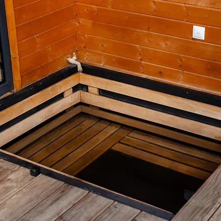 Nebo Shale 야블루니츠야